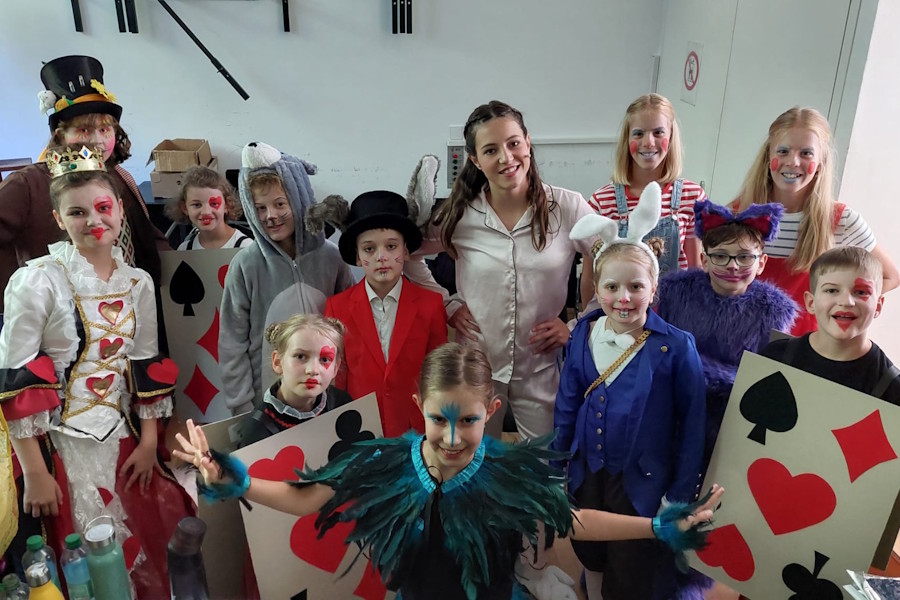 2025_Alice.im.Wunderland 17.jpg